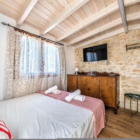 Guest House Aphrodite Kato Archanes ภายนอก รูปภาพ